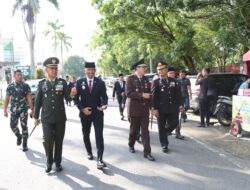 Kapolres Kuansing Beserta Jajaran Hadiri Upacara Peringatan HUT TNI ke-79 di Lapangan Limuno Teluk Kuantan