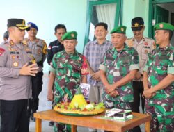 Kunjungi Koramil 09 Langgam, Kapolres Pelalawan Beri Kejutan dan Kado Istimewa di Hari Ulang Tahun TNI ke-79