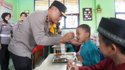 Lewat Makan Bergizi Gratis, Polda Riau Dukung Program Asta Cita Presiden untuk Anak-Anak Sekolah SDN 08 dan 09 Rumbai