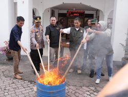 Kapolres Kuansing Hadiri Pemusnahan Kelebihan Surat Suara Pilkada 2024
