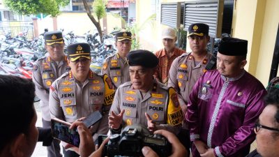 Datangi Kantor Camat, Wakapolda Riau Pastikan Rekapitulasi di PPK Berjalan Kondusif