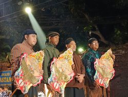 Di Bawah Hujan, Pentas Perdana Wayang Babad Kartasura Disambut Antusiasme Luar Biasa