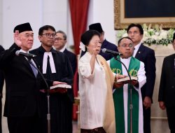 Panglima TNI Hadiri Acara Pelantikan KPU, DEN, Otorita IKN dan Kompolnas di Istana Negara