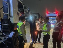 Penegakan Perwal dan Perbup Tangerang, Polisi Putar Balik 93 Truk Tambang, 21 Tilang, Hasil Cek Urine 1 Sopir Positif Narkoba