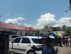 Merasa di Provokasi Anggota Dewan, Ratusan Massa Sambangi DPRD Lebak
