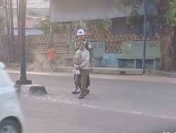 Personil Denpom I/5 Medan Bantu Kelancaran Lalu Lintas di Kota Medan
