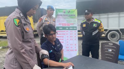 Siap Mengantar Logistik Pilkada, Bidokkes Polres Kampar Pastikan Kesehatan Driver Truck Prima