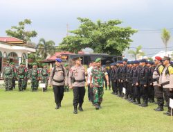 Kapolres Pelalawan Pimpin Upacara Pemberangkatan Personil Pengamanan TPS Pilkada 2024 