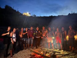 Tunjukkan Kepedulian, Kasat Lantas Polres Kampar dan Bhabinkamtibmas Bakar Ikan Bareng Sopir di XIII Koto Kampar