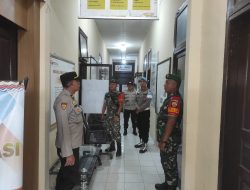 Dalam Rangka OMP LK 2024, Polres Kuansing Bersama TNI Laksanakan Pengaman di Kantor KPU 