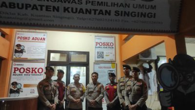 Dalam Rangka OMP LK 2024, Personil Patroli Gabungan Polres Kuansing Lakukan Pengecekan Preventif di Kantor Bawaslu 
