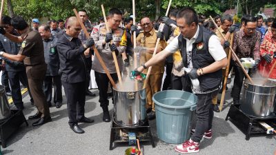 Jelang Nataru, Polda Riau Musnahkan Puluhan Ribu Narkoba dan Miras