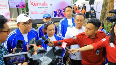 Yayasan Kemala Bhayangkari Gelar Baksos Perbaikan Irigasi Jalan di Yogyakarta