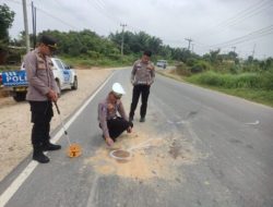 Laka Maut di Jalan Lintas Pekanbaru-Teluk Kuantan, Satlantas Polres Kuansing Evakuasi Korban Meninggal Dunia