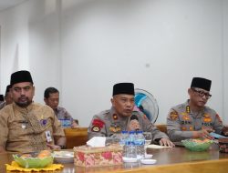 Wakapolda Riau Jumat Curhat di Kecamatan Payung Sekaki