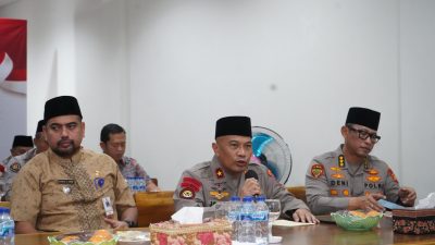 Wakapolda Riau Jumat Curhat di Kecamatan Payung Sekaki