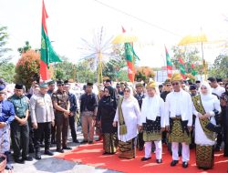 Kapolres Rohil Hadiri Upacara Penyambutan Adat Bupati dan Wakil Bupati di Bagan Siapi-api