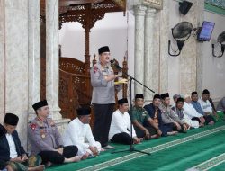 Kapolda Riau Pimpin Safari Subuh Ramadhan di Masjid Hijrah Pelalawan