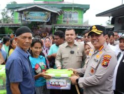 Anggota Komisi III DPR RI dan Kapolresta Salurkan Bantuan untuk Korban Banjir di Rumbai