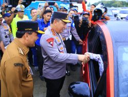 Kapolri Sapa Pemudik di Tol Kalikangkung, Sampaikan Pesan Utamakan Keselamatan
