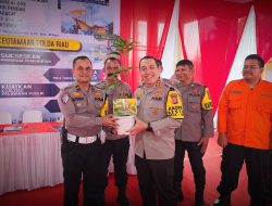 Dukung Program Penghijauan Kapolda Riau, Kapolresta Pekanbaru Serahkan Bibit Pohon Kepada Personel yang Berulang Tahun