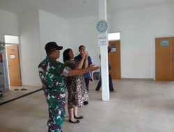 Babinsa Dampingi Kunjungan Tim Tempo Scene Tinjau Unit Pelayanan Makanan Bergizi di Pebayuran