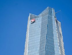 Ririek Ardiansyah: Pendapatan Konsolidasi Telkom Awal Tahun 2025 Capai Rp36,6 Triliun