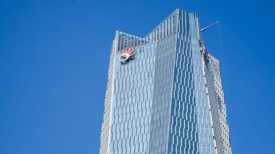 Ririek Ardiansyah: Pendapatan Konsolidasi Telkom Awal Tahun 2025 Capai Rp36,6 Triliun