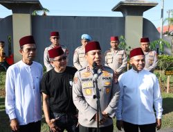 Penanaman Pohon Bersama Ustad Abdul Somad dan Rocky Gerung Warnai Pagi di Halaman Mapolda Riau