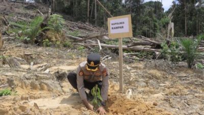 Peduli Lingkungan, Kapolres Kampar Turut Serta dalam Penghijauan di Balung