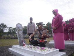 Polres Kampar Gelar Upacara Ziarah dan Tabur Bunga Dalam Rangka Hari Bhayangkara Ke-79