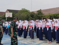 TNI Dukung Program Sekolah, Babinsa Koramil 11/Pebayuran Dampingi MPLS di SMKN 1 Pebayuran