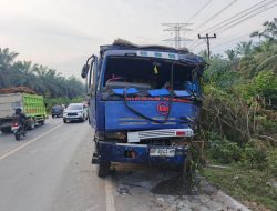 5 Orang Meninggal Dunia, Polres Pelalawan Menangani Kecelakaan Maut di Jalan Lintas Timur