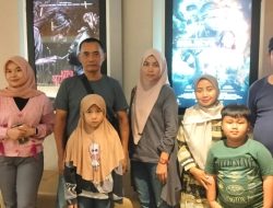 Babinsa Koramil 11/Pebayuran Ajak Warga Nobar Film ‘BELIEVE’, Tanamkan Semangat Juang dan Keberanian
