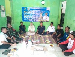 Dukung Aspirasi masyarakat  Babinsa Koramil 11 Pebayuran Dampingi Musdus di Desa Karangharja
