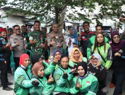 Momen Haru, Dandim 0509 dan Kapolres Bekasi Bersama Ojol Jaga Kondusifitas