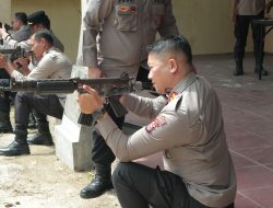 Kapolres Kuansing Pimpin Pengecekan dan Pengujian Senpi di Lapangan Tembak Parama Satwika
