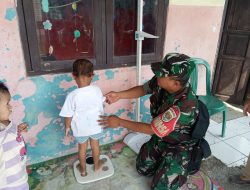 Babinsa Koramil 11/Pebayuran Dampingi Posyandu Mawar V, Warga Antusias Terima Vitamin