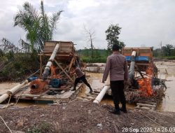 Polsek Kuantan Mudik Musnahkan Enam Rakit PETI di Desa Pantai
