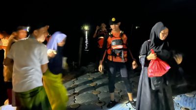 90 Santri Terdampar di Perairan Tanjung Samak, Unit Siaga SAR Meranti, Polair, BPBD dan TNI AL Laksanakan Evakuasi