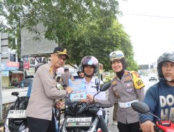 Operasi Zebra LK 2025, Polres Dumai Tingkatkan Kesadaran Keselamatan Berkendara Melalui Kampanye dan Pembagian Helm Gratis 