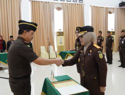 Kajati Kepri J. Devy Sudarso Lantik Wakajati Kepri Baru, Tekankan Pelaksanaan Amanah Penuh Rasa Tanggungjawab, komitmen dan Dedikasi yang Tinggi.