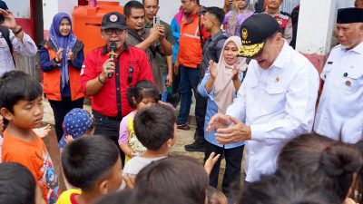 Menko Polkam Djamari Chaniago Temui Korban Bencana Alam Sumatera Barat, Pastikan Penanganan Berjalan Maksimal