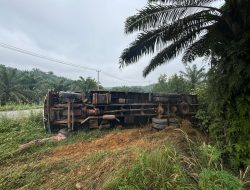 Tangani Laka Tunggal Truk Tronton di Kandis, Kapolsek Kandis: Kerugian Capai Rp430 Juta