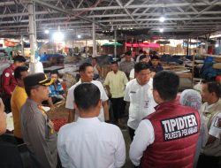 Jaga Stabilitas Pangan dan Antisipasi Banjir Jelang Nataru, Polresta Pekanbaru Sidak Bahan Pokok dan Cek Gorong-gorong 