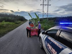 Cegah Laka di Jalan Rusak, Satlantas Polres Siak Pasang Water Barrier di Lintas Dayun–Perawang