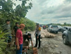 Satlantas Polres Siak Respon Cepat Tegur Masyarakat Lakukan Pungli di Jalan Rusak Jembatan Puing