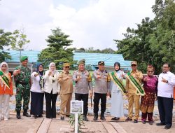 Kapolda Riau Resmikan Bank Pohon Polres Rohil