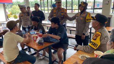 Kapolres Siak Sapa Pemudik di Rest Area KM 45 Kandis, Pastikan Arus Nataru Aman dan Nyaman