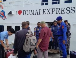 Pengamanan Ketat Natal, Polisi Patroli Jalan Kaki di Pelabuhan Tanjung Buton